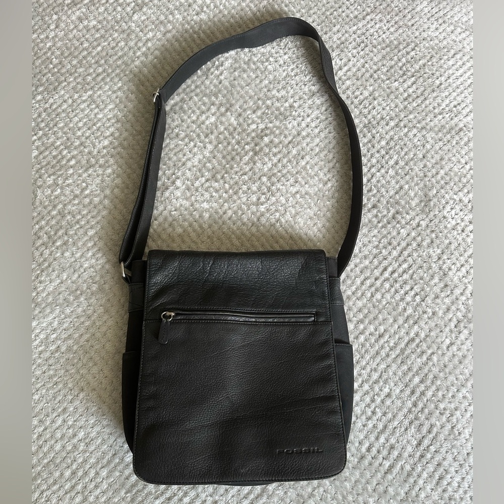 Fossil Black Leather Crossbody Messenger Purse Bag Adjustable Strap Compartments